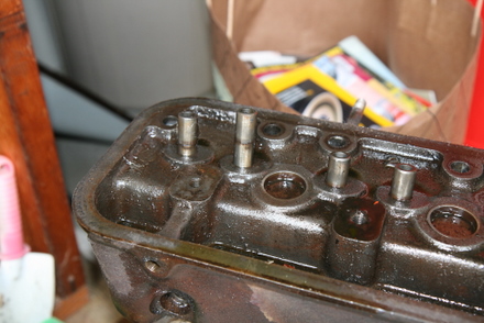 Replaceable valve guides in Allis Chalmers B engine